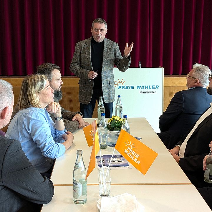 In einem kämpferischen Grußwort erklärte Martin Koppmann, Landratskandidat der Kreis-FW und Stadtrat in Simbach am Inn: „Ich will Landrat werden.“